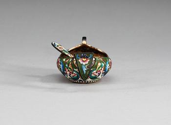 A RUSSIAN SILVER-GILT AND ENAMELD KOVSH, unidentified makers mark, Moscow 1908-1917.