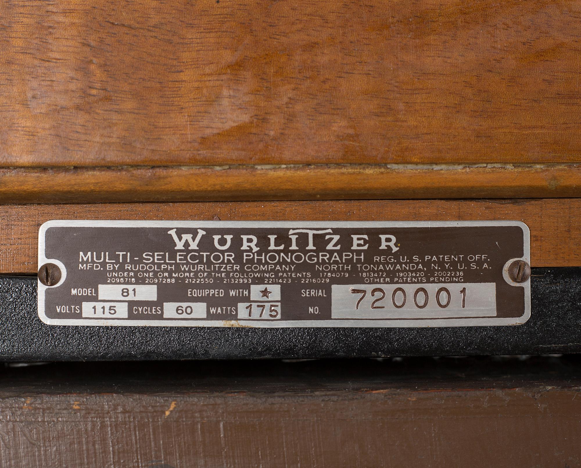 JUKEBOX, Wurlitzer Model 81, on original wooden stand "Mae West".
