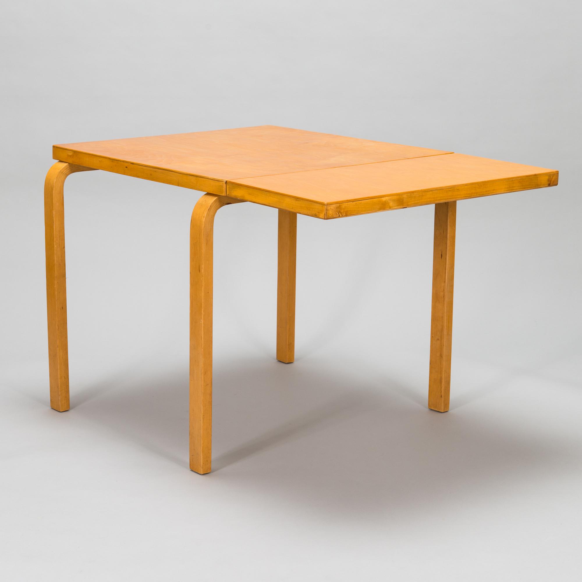 Alvar Aalto, klahvipöytä "DL85", O.Y. Huonekalu- ja Rakennustyötehdas A.B. 1900-luvun puoliväli.