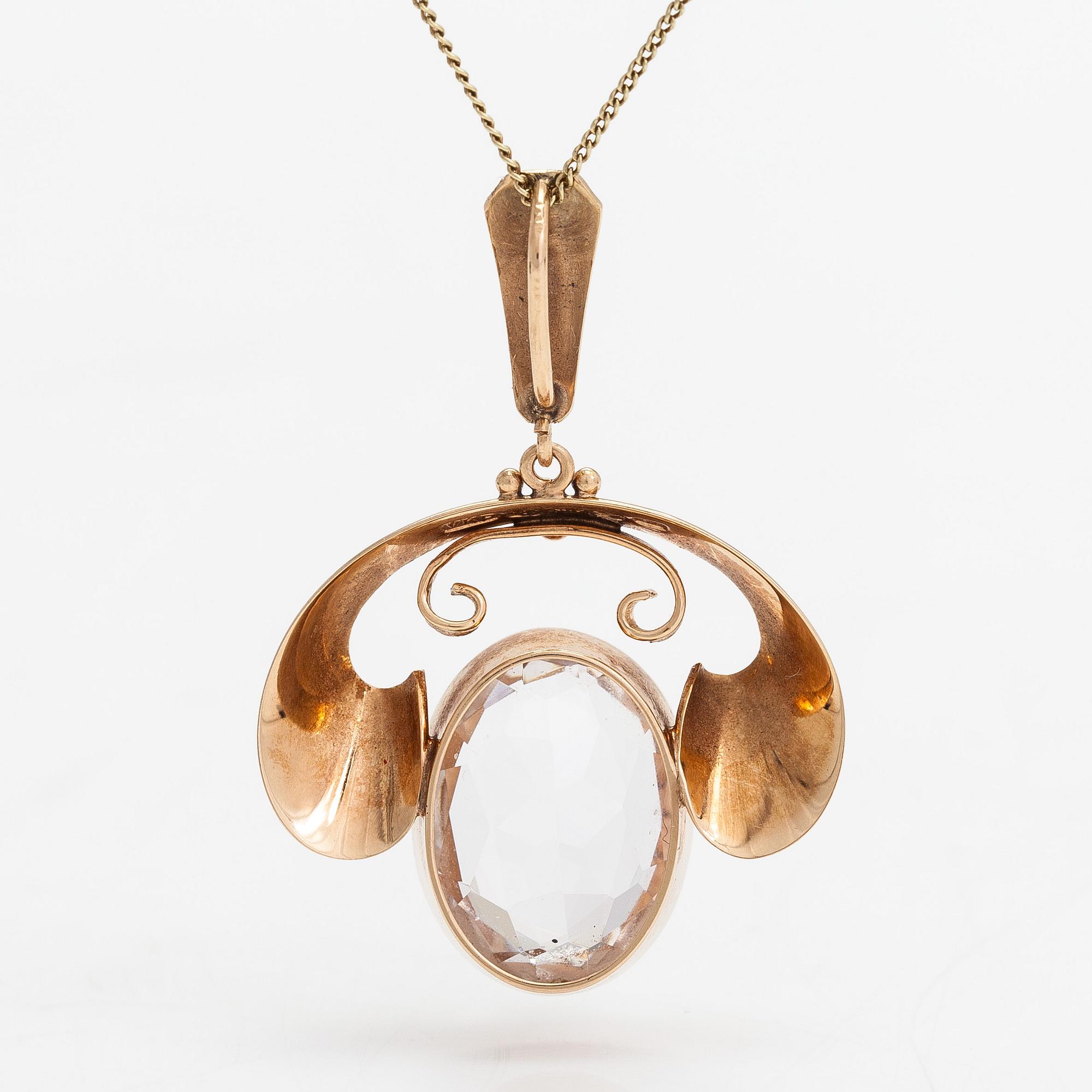 A 14K gold necklace with a synthetic spinel, Kalevi Piirainen, Helsinki 1962.