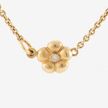 Ole Lynggaard, necklace, 18K gold with a decoration of a flower set with brilliant-cut diamonds.
