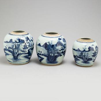 Three blue and white jars, Qing dynasty, 19th century.