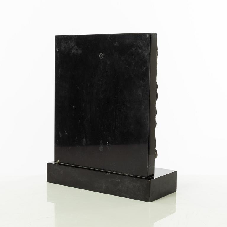 Gudmar Olovson, relief/skulptur. Signerad. Numrerad. Gjutarstämpel. Brons, total höjd 29 cm, längd 24 cm.