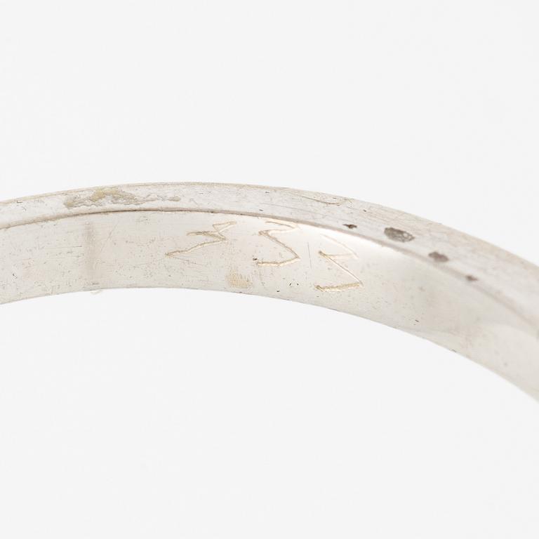 Ring in white gold with a navette-cut diamond and octagon-cut diamonds.