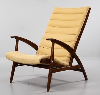 DÄCKSTOL MED FOTPALL, omkring 1940.