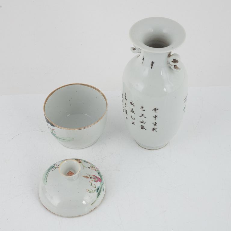 Vas och burk med lock, porslin, Kina, 1800-/1900-tal.