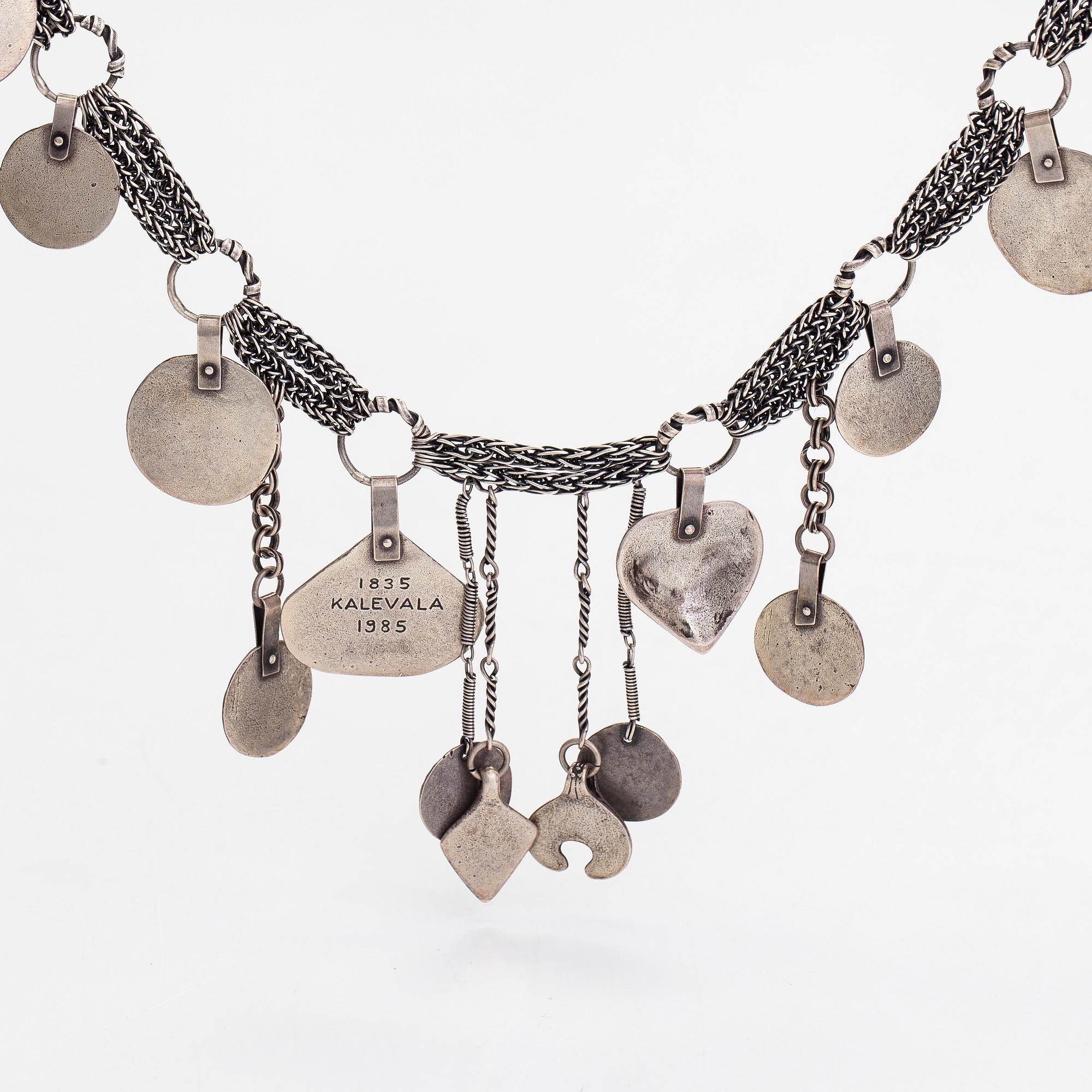 Kalevala Koru, jubileumscollier, Kalevalaepos 150 år, sterlingsilver, Helsingfors 1984.