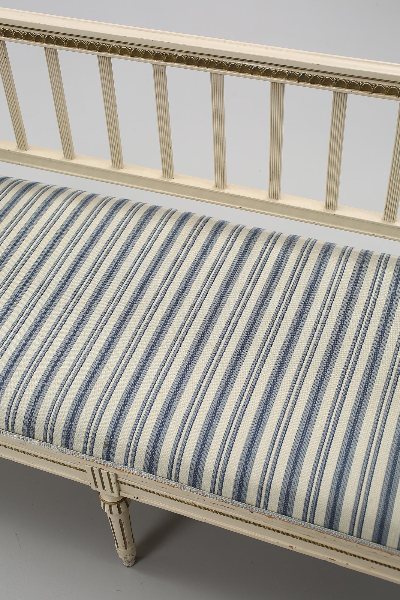 SOFFA, gustaviansk stil, omkring år 1900.