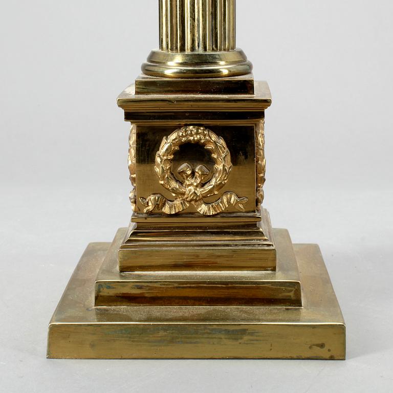 BORDSLAMPA, empirestil, märkt J Hinks & Son, 1900-talets början.