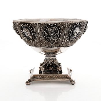 Skål på fot, silver, Spanien, efter 1934.