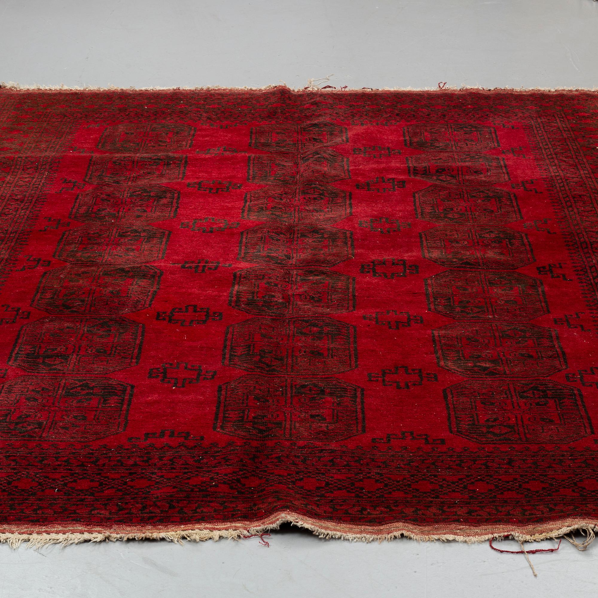 MATTA, Old Afghan, ca 275 x 230 cm.