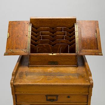 Arkistolaatikosto Billnäs ja dokumenttilokerikko, 1900-luvun alku ja puoliväli.
