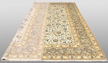 A carpet, Kashan, ca 387 x 268 cm.