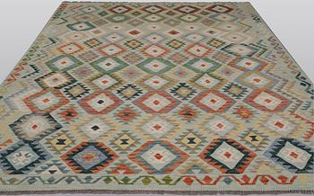 A Kilim carpet, classic design, approx. 305 x 259 cm.