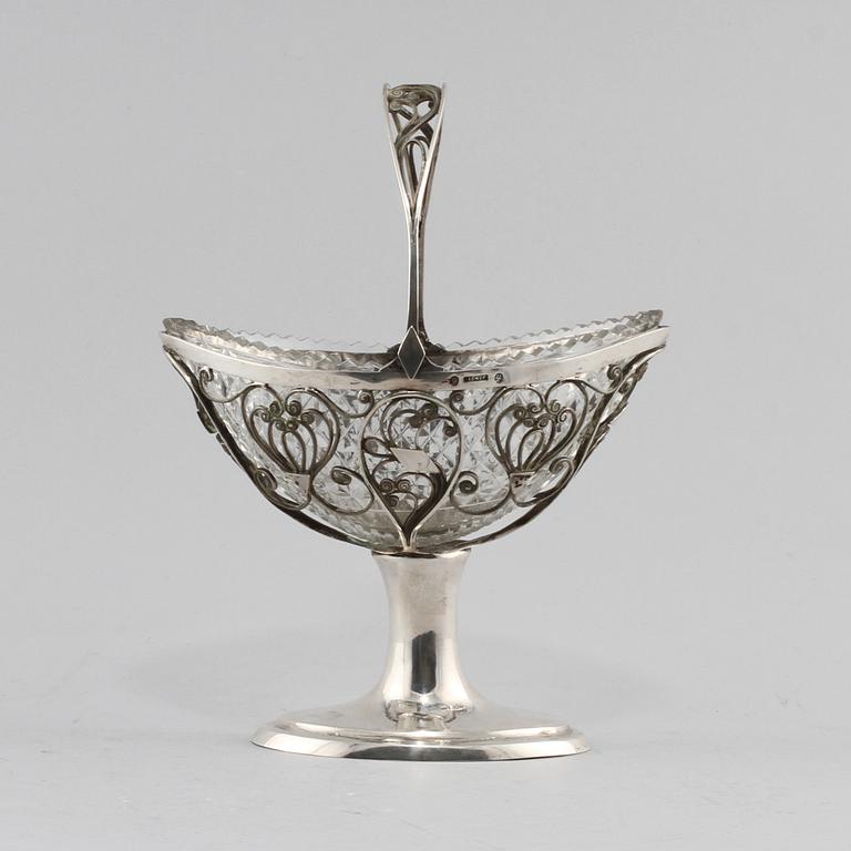 SKÅL, glas och silver, empire, troligen Tyskland, 1800-talets första hälft. Vikt 222 g exkl glas.