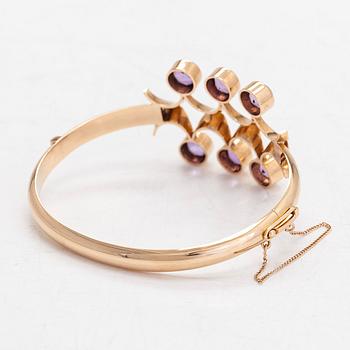 Eero Rislakki, A 14K gold bracelet with amethysts for Westerback, Helsinki 1961.