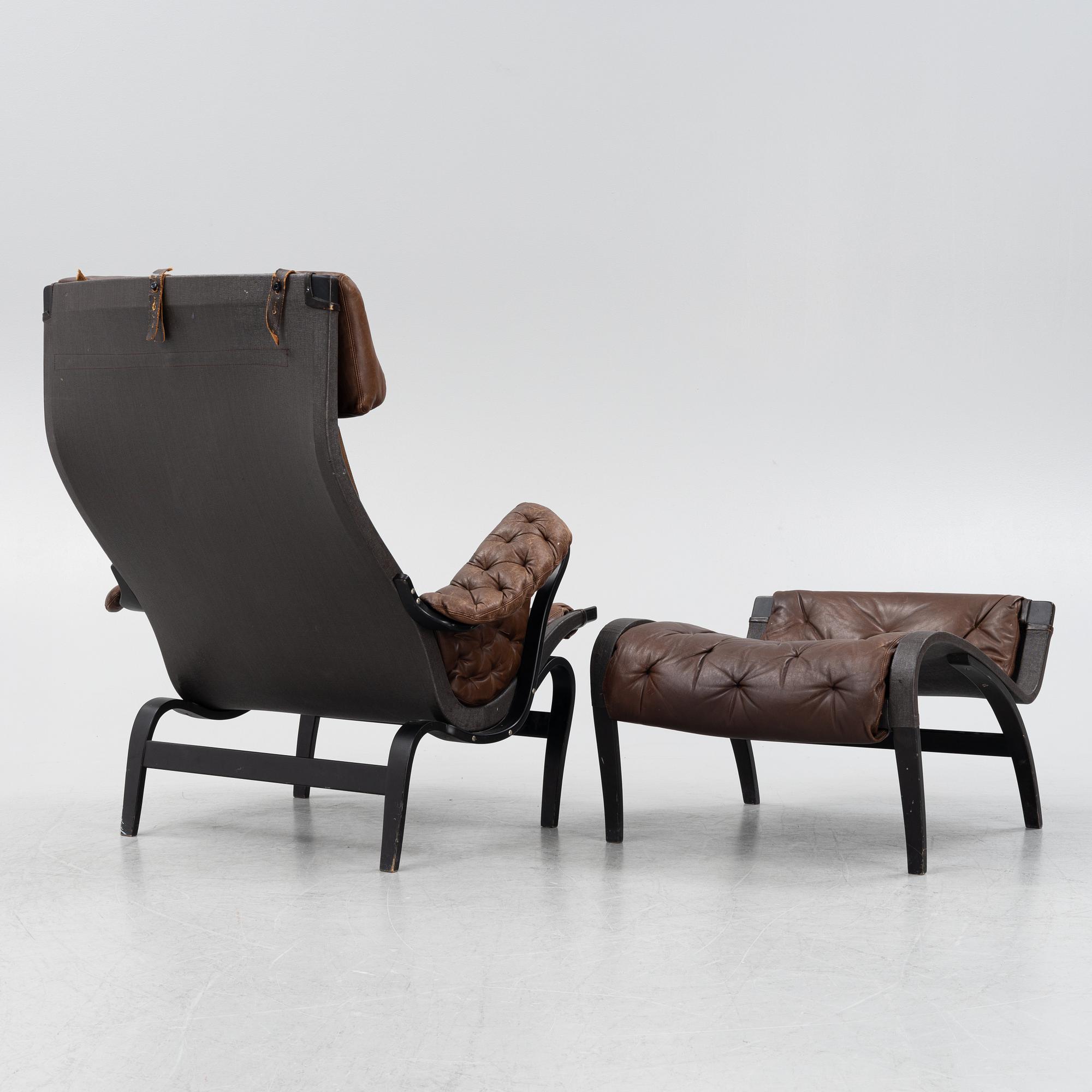 Bruno Mathsson, fåtölj med fotpall, "Pernilla", Dux, 1900-talets andra hälft.