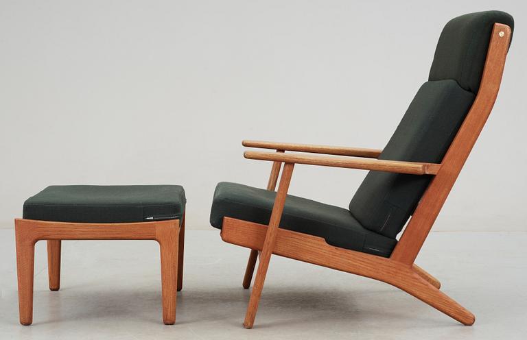 FÅTÖLJ MED FOTPALL, "GE 290", Hans J Wegner, Getama, Gedsted, Danmark, ritad kring 1959. Brännstämplade.