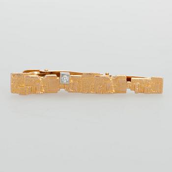 Björn Weckström, A TIECLIP AND A PAIR OF CUFFLINKS, 14K gold with diamonds, "Crust of Ice", Lapponia 1989.