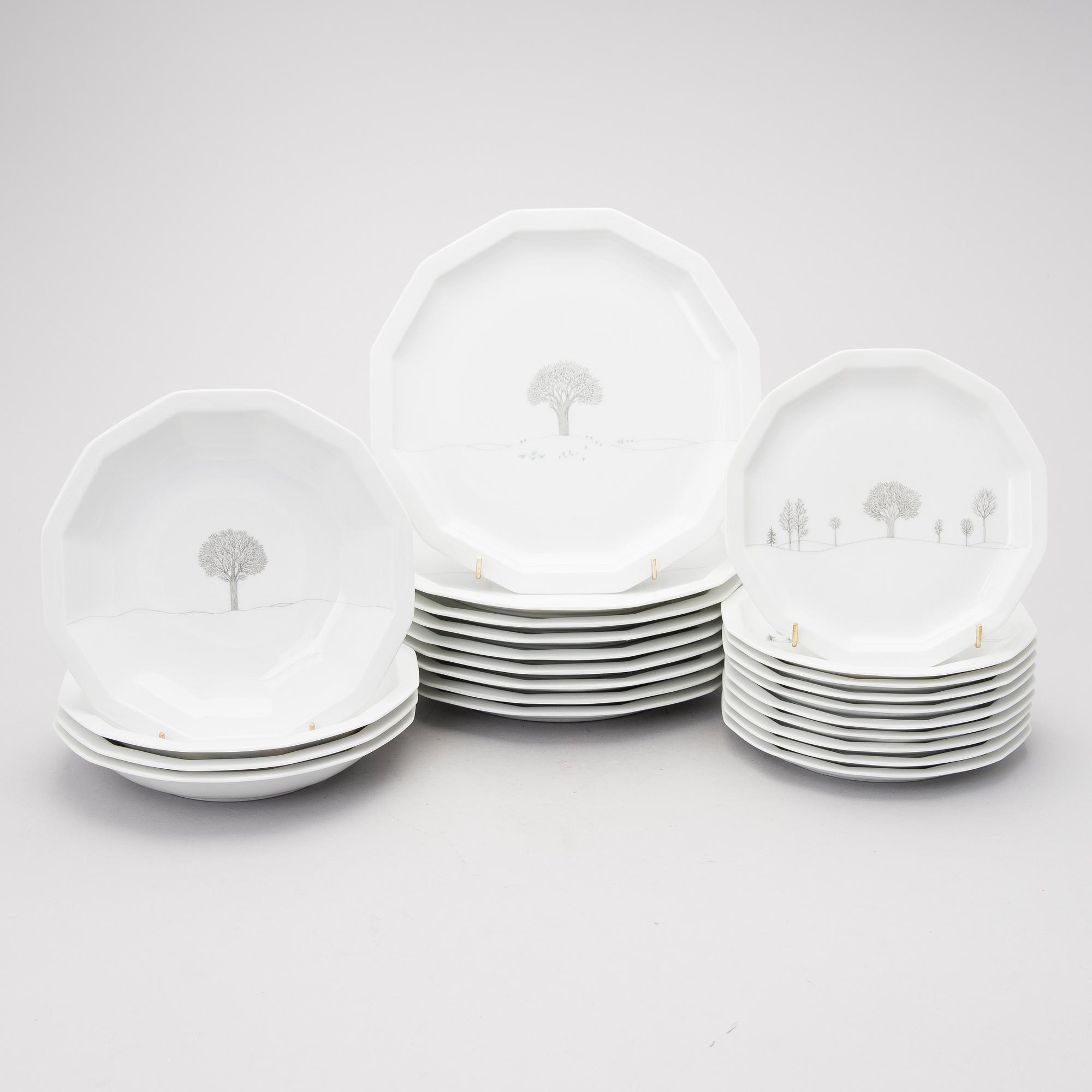 A 53 piece "Winterreise" & "Polygon"  dinner/coffee set by Rut Bryk and Tapio Wirkkala for Rosenthal. Late 20th century.