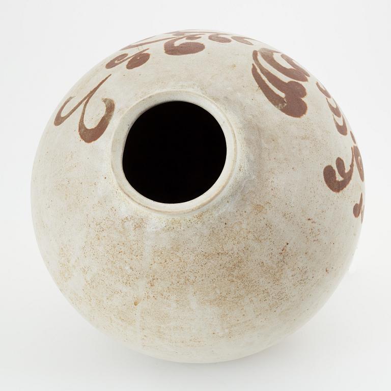 Lee Hyun-Gyueng a stoneware 'Moon jar', Korea, 1950s.
