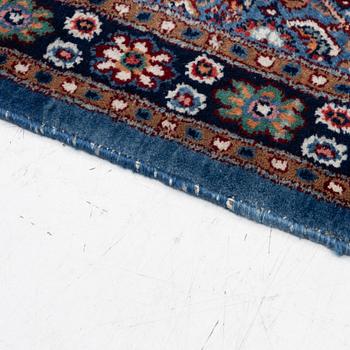 Matta, Meshed, ca 303 x 205 cm.