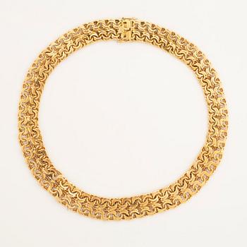 18K gold chain.