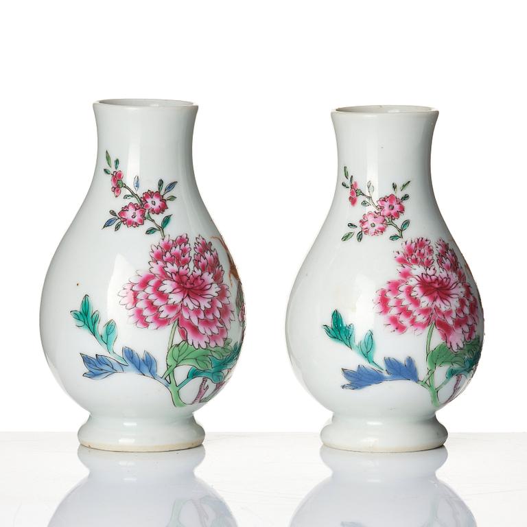 A pair of famille rose vases, Qing dynasty, 18th century.