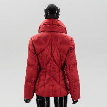 JACKA, Max Mara.