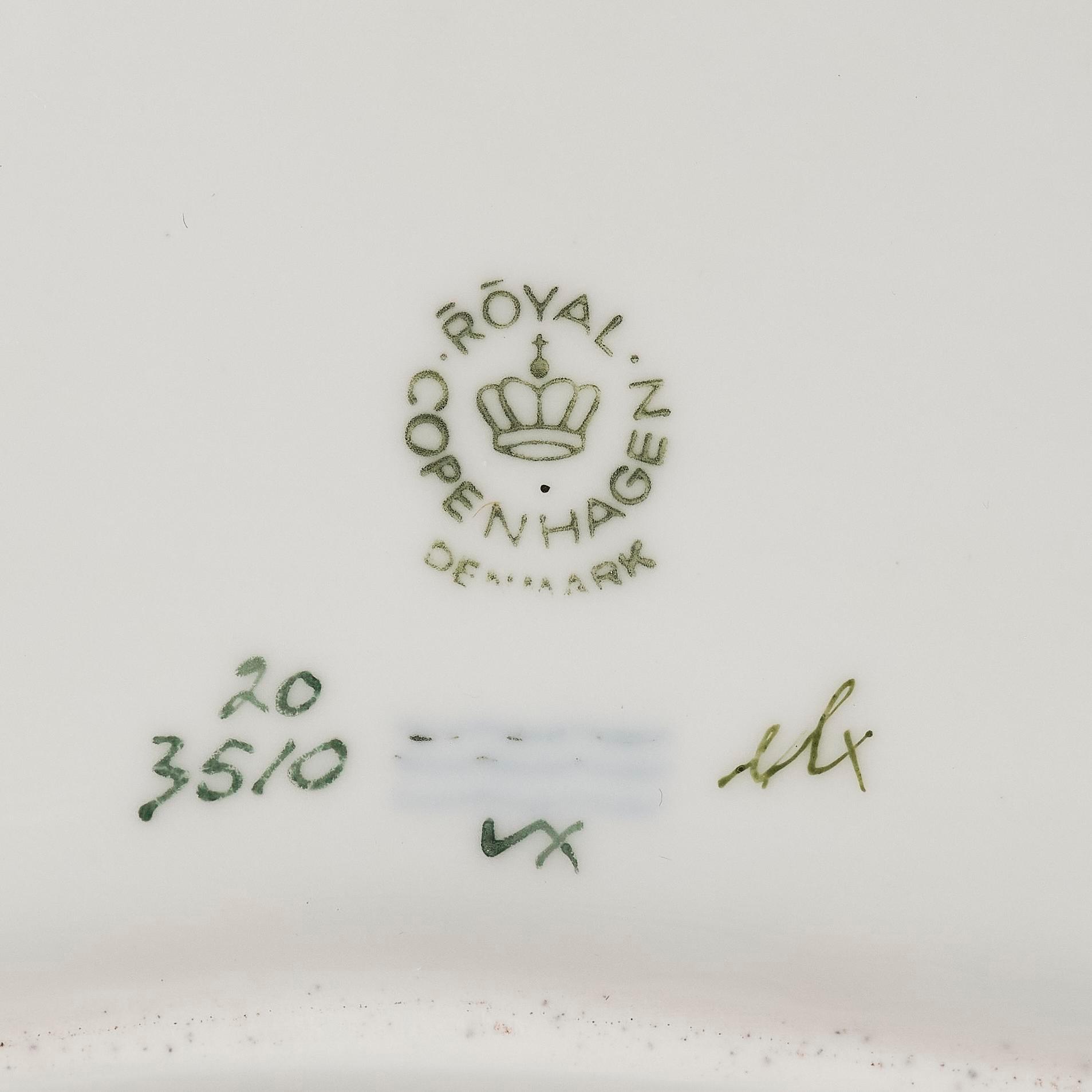 A set of two Royal Copenhagen 'Flora Danica' serving dishes, Denmark, 20th century.