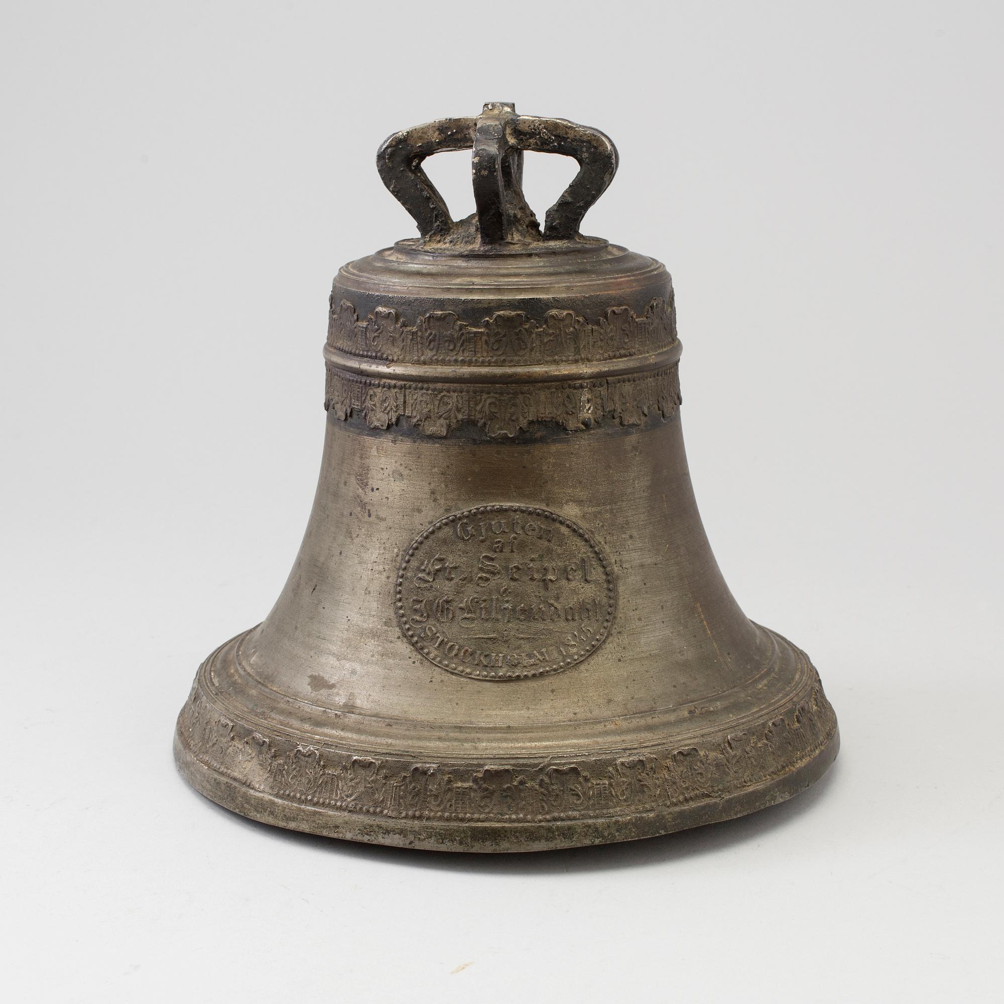 A cast iron bell made in Stockholm 1825.