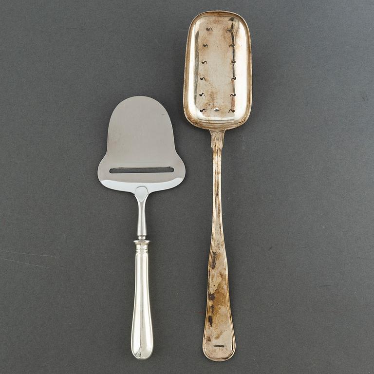 A silver cutlery, including 'Svensk Spets' and 'Svensk Rund', incl. GAB, CG Hallberg, 19/20th century (89 pc), 3171g.