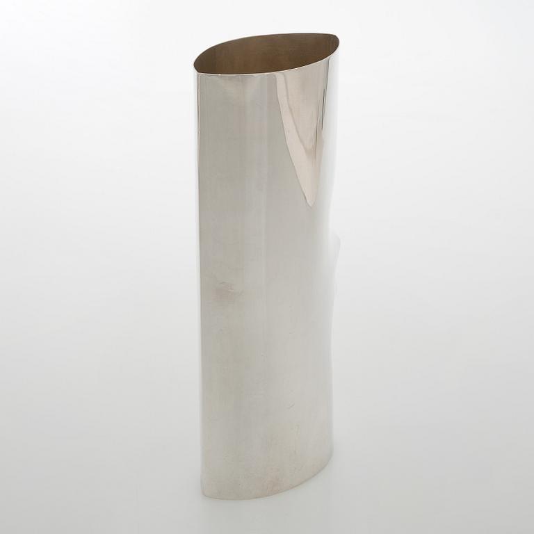 Pekka Piekäinen, maljakko, sterlinghopeaa, J.A. Tarkiainen, Helsinki 1988.