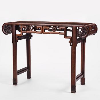 Altarbord, hardwood. Sen Qingdynasti.