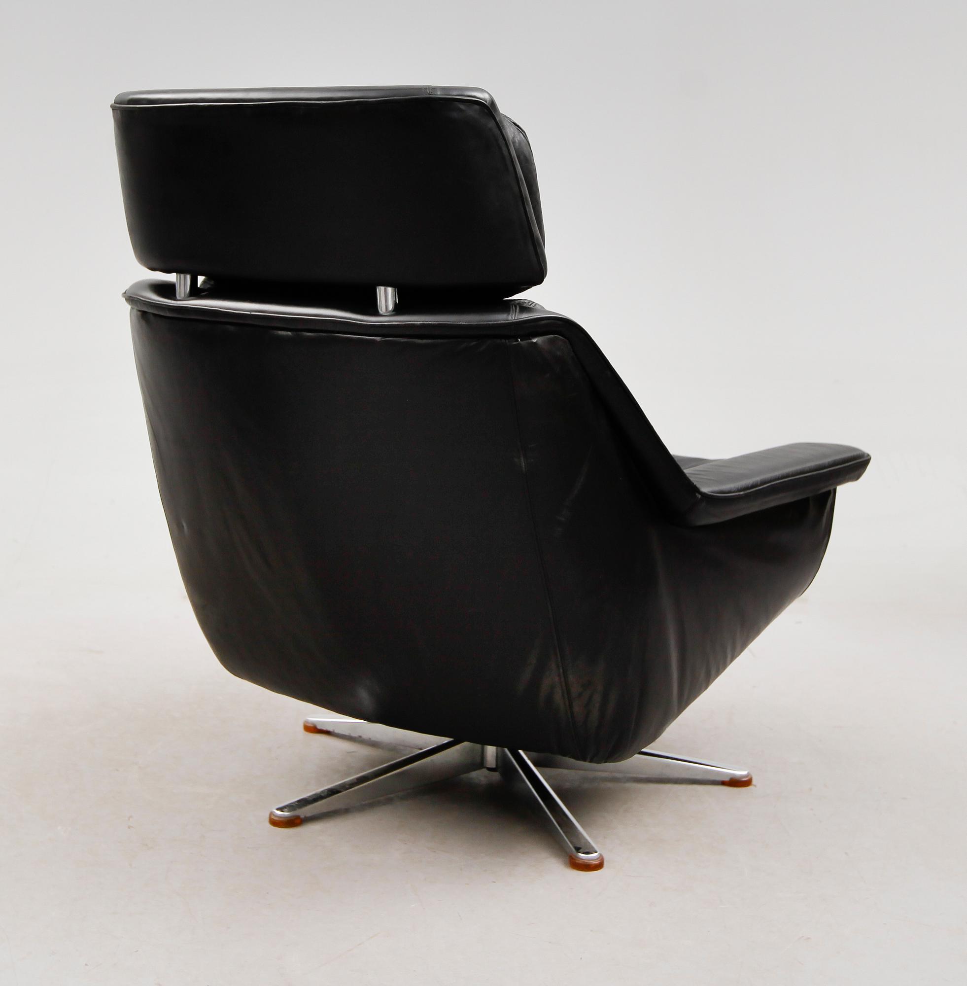 FÅTÖLJ SAMT FOTPALL, "Model 802", Werner Langenfeld, ESA Møbelværk, Danmark, 1900-talets andra hälft.