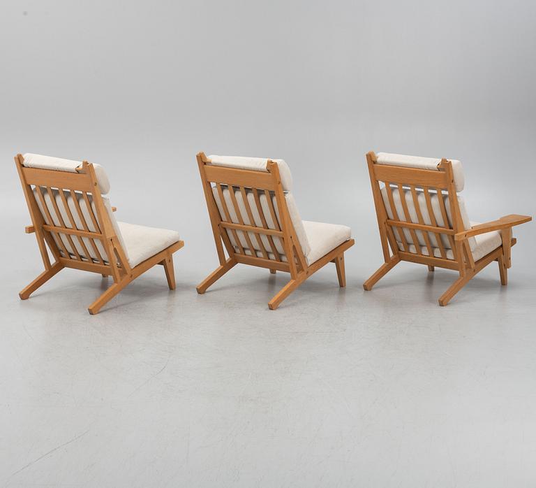 Hans J Wegner, sofa/armchairs, 3 pieces, "GE-375", Getama, Gedsted, Denmark.