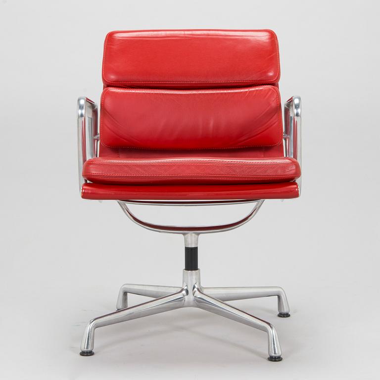 Charles & Ray Eames, työtuoli, 'Soft Pad Chair EA217', Vitra.