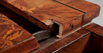 POUDREUSE MED TILLHÖRANDE TABURETT, Frankrike, Louis XVI, 1700-talets andra hälft.