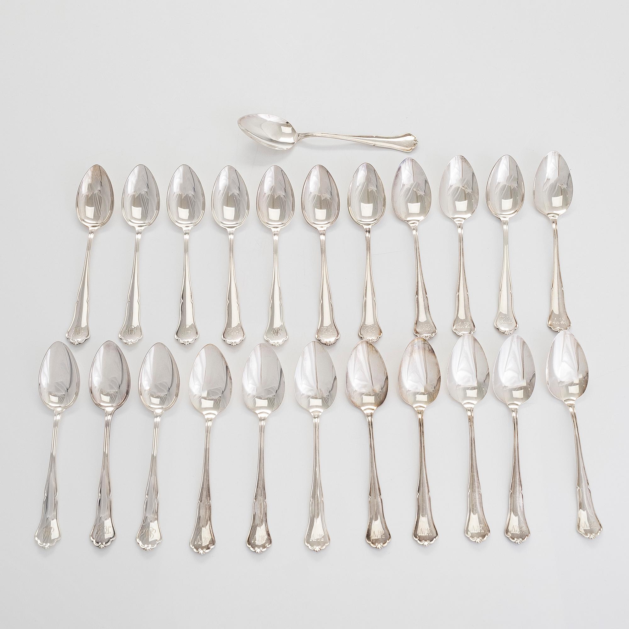 Bestickuppsättning, 88 delar, silver, "Chippendale", finska stämplar samt finska importstämplar 1963-1991.