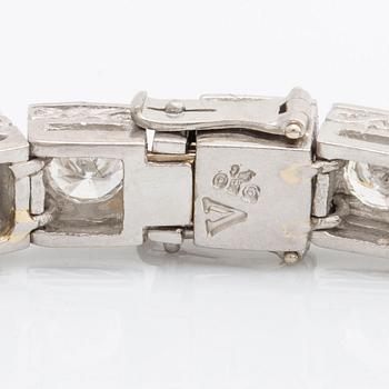 BRACELET paltinum with brillnat-cut diamonds approx 11 ct, Inclusions.