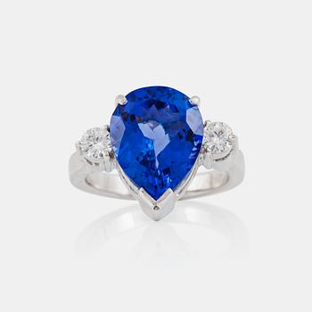 1274. RING med droppslipad tanzanit samt briljantslipade diamanter totalt ca 0.40 ct.