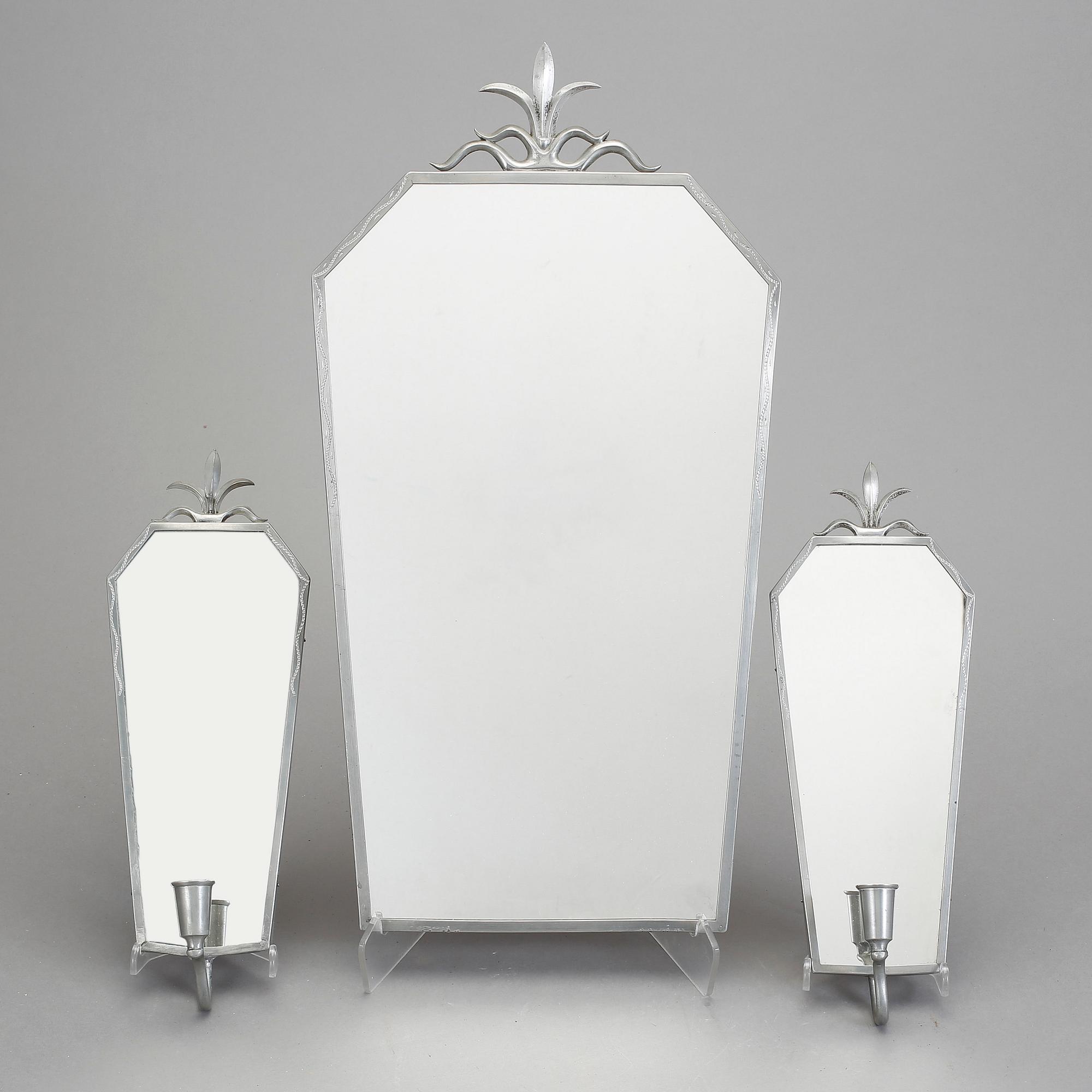 SPEGEL samt SPEGELLAMPETTER, 3 delar, tenn, 1920-30-tal.