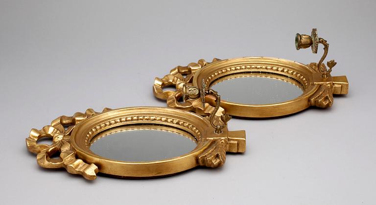 SPEGELLAMPETTER, ett par, gustaviansk stil. 1900-talets andra hälft.
