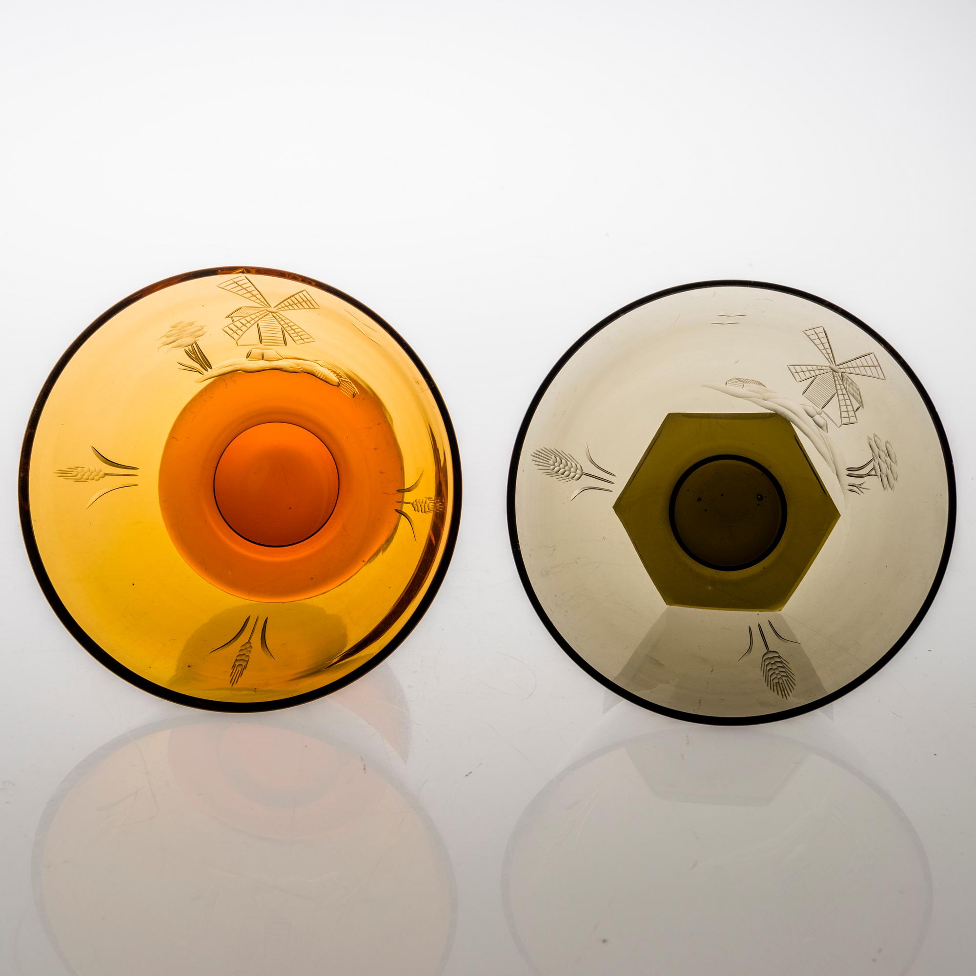 GÖRAN HONGELL Two 1930s Glass Bowls.