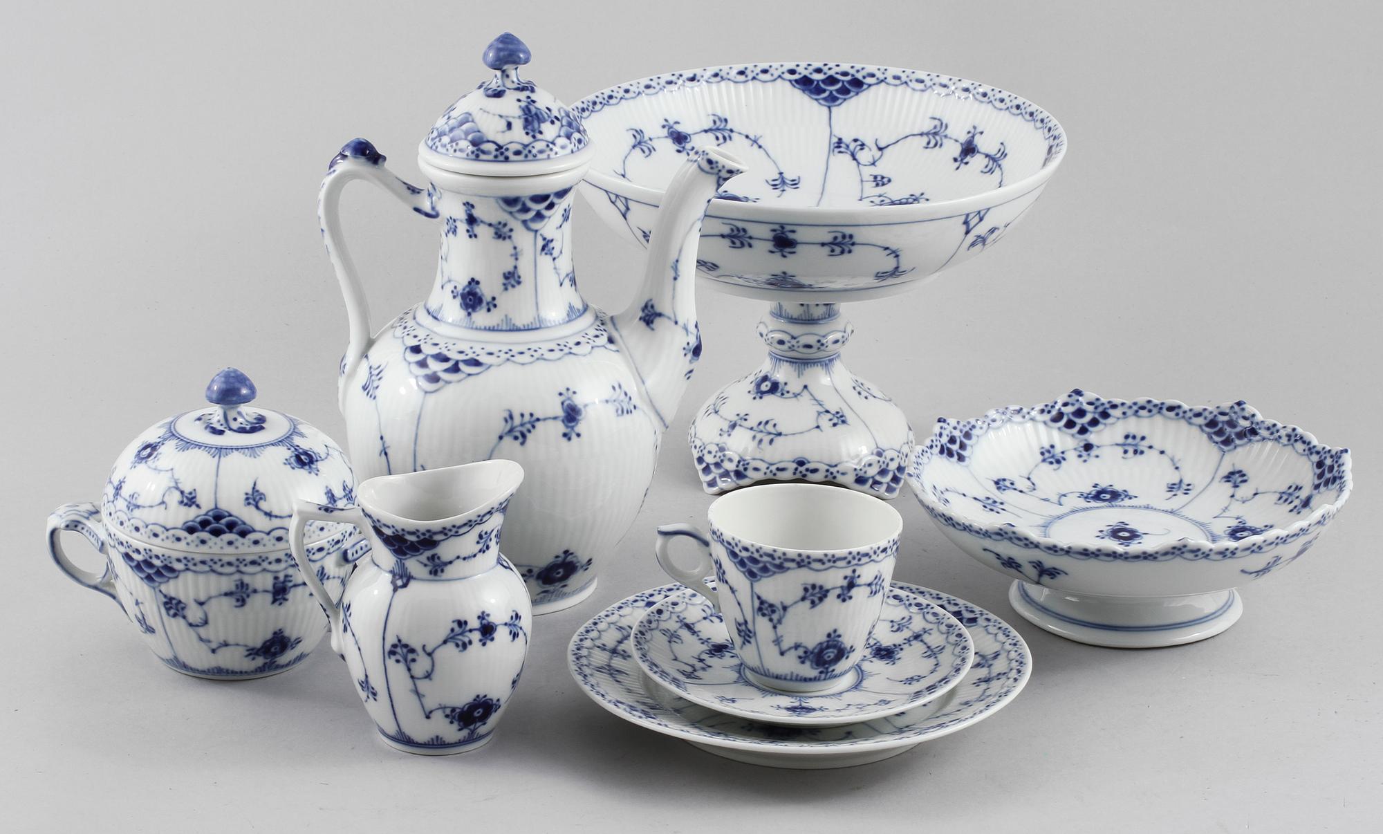 KAFFESERVIS, 17 delar, "Musselmalet", Royal Copenhagen, 1900-talets andra hälft.
