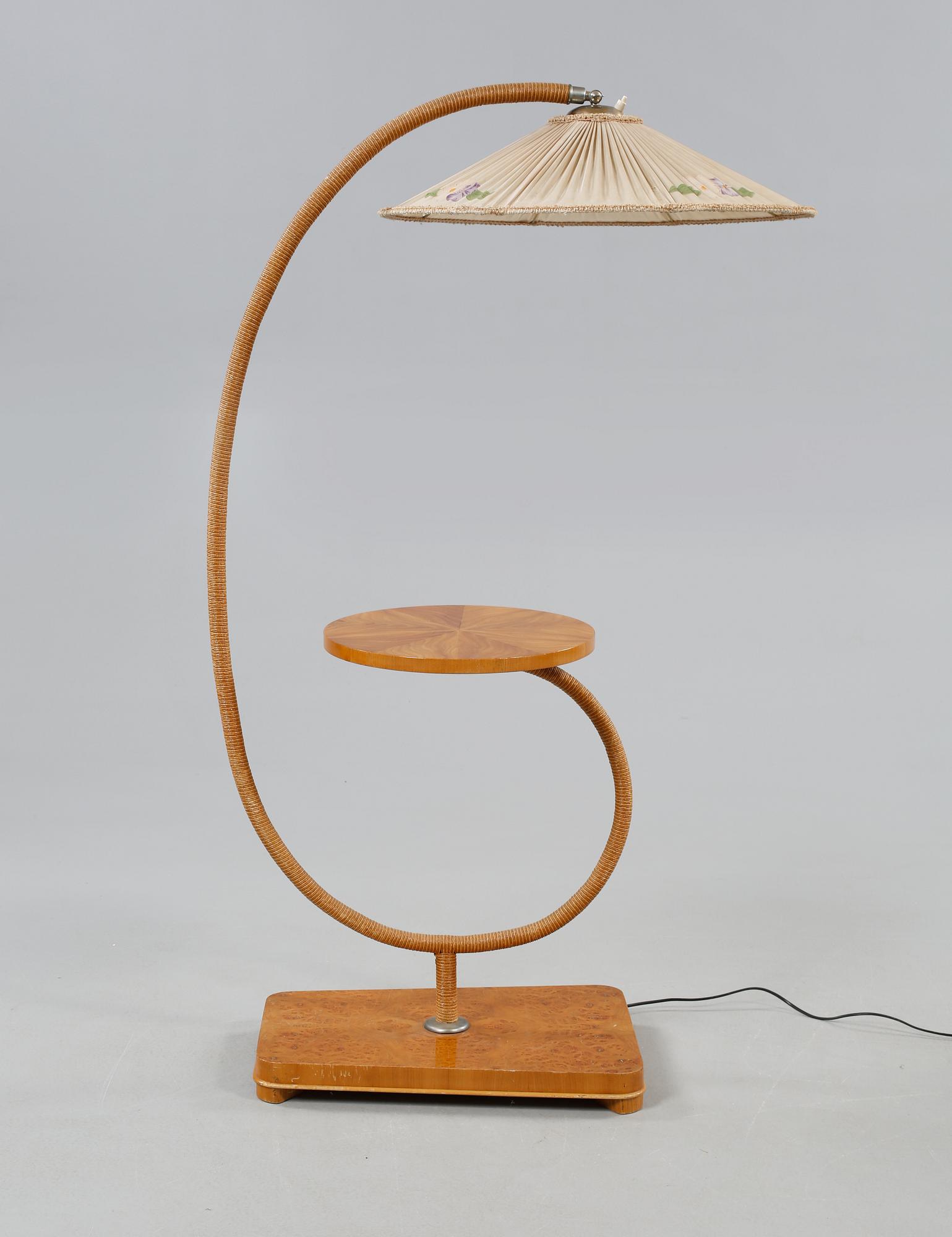 GOLVLAMPA, 1900-talet andra kvartal.