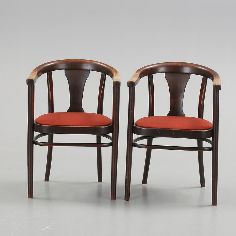 KARMSTOLAR, ett par, etikettmärkta Thonet, 1900-talets början.