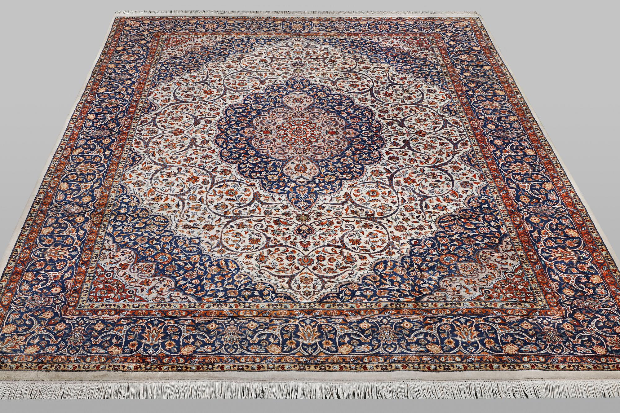 A carpet, Quum, ca 334 x 248 cm.