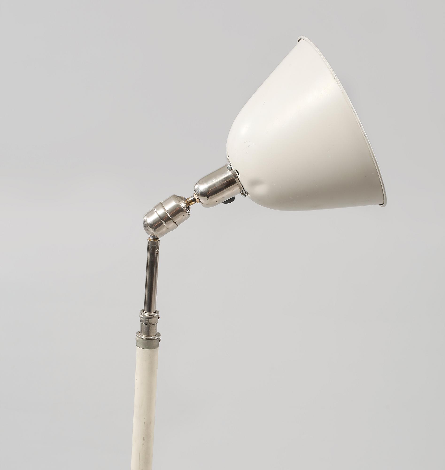 VÄGGLAMPA / INDUSTRILAMPA, "Triplex-pendel", Johan-Petter Johansson, 1900-talets mitt.