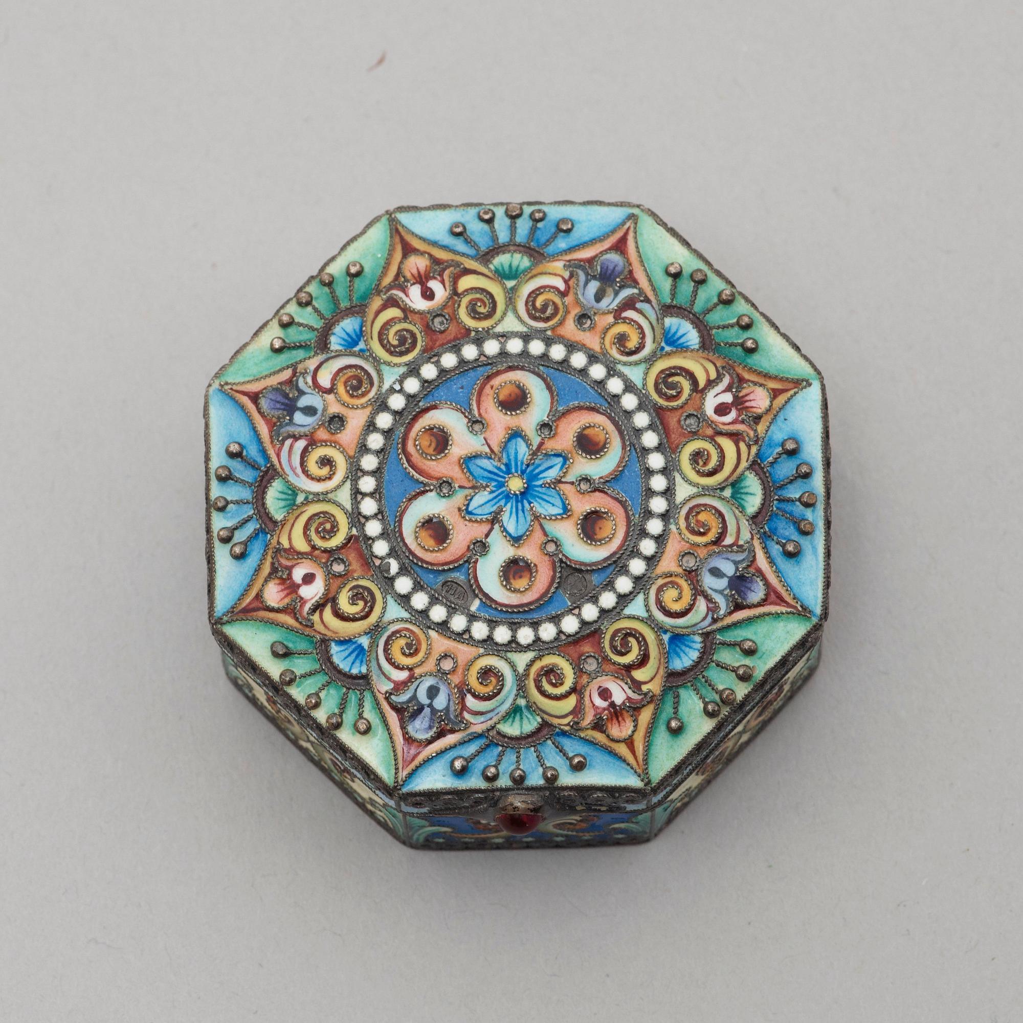 A Russian 20th century silver-gilt and enamel box, unidentified makers mark, Moscow 1908-1917.